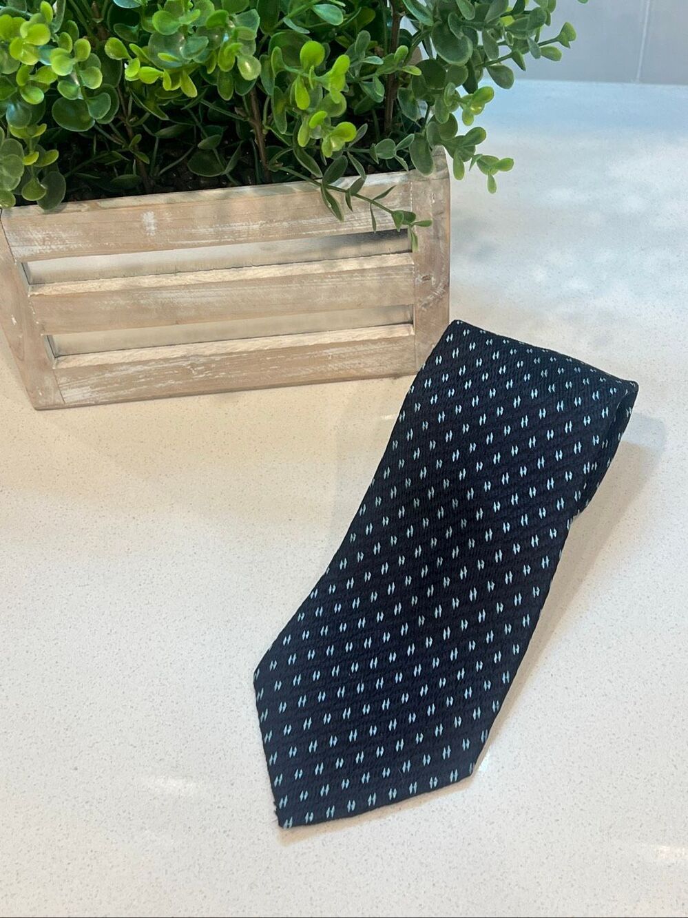 Dolce & Gabbana Men's Silk Textured Jacquard Made In Italy Necktie Navy Blue